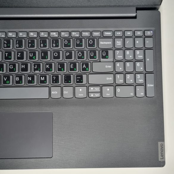 Lenovo V15-ADA 15,6" (Ryzen5 3500U, 8GB RAM, 256GB SSD,  Vega8, Win11)