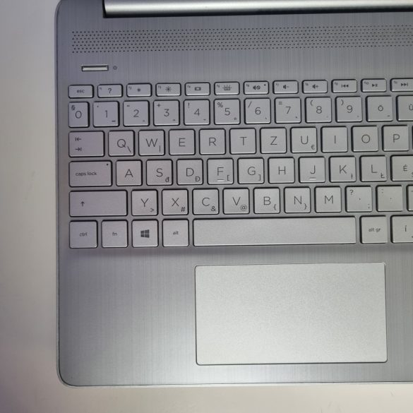 HP Laptop 15s 15,6" (I5-1035G4, 8GB RAM, 256GB SSD, Win11)