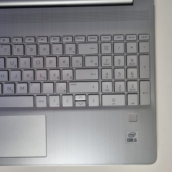 HP Laptop 15s 15,6" (I5-1035G4, 8GB RAM, 256GB SSD, Win11)