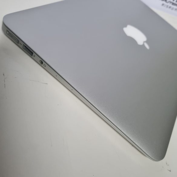 Apple MacBook Air 6.1 | 11" | i5 | 4GB | 128GB SSD – szép állapot