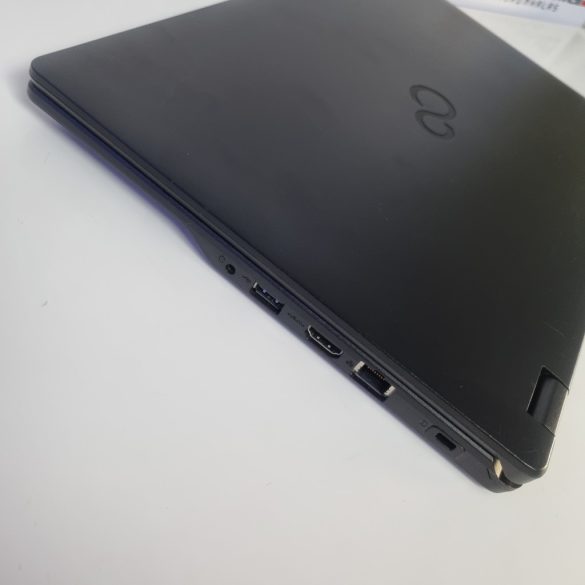 Fujitsu LifeBook E549 14,1" (i3-8145U, 8GB RAM, 256GB SSD, IntelUHD, Win11)